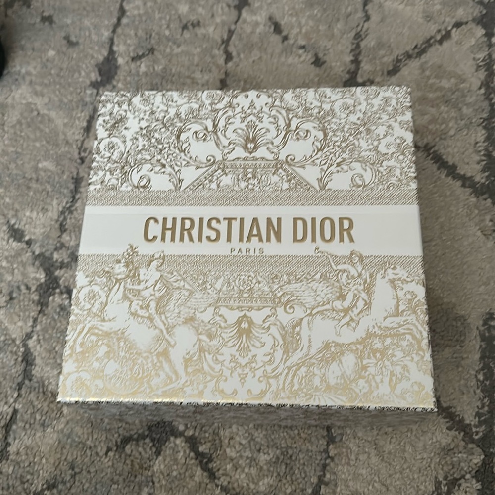 Dior Beauty Gift and Storage Box in White and Gold with Paper in White and Gold